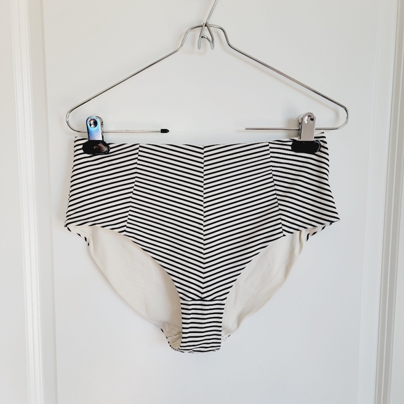 H&M Retro Bombshell High Waist Halter Neck Two Piece Bikini Sz 36C/12 - Picture 9 of 12